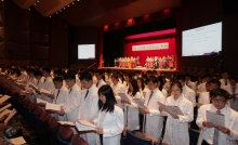 All medical freshmen pledge in the ceremony to commit to maintaining the highest standards of professional conduct to care for the patients, and contribute to society.