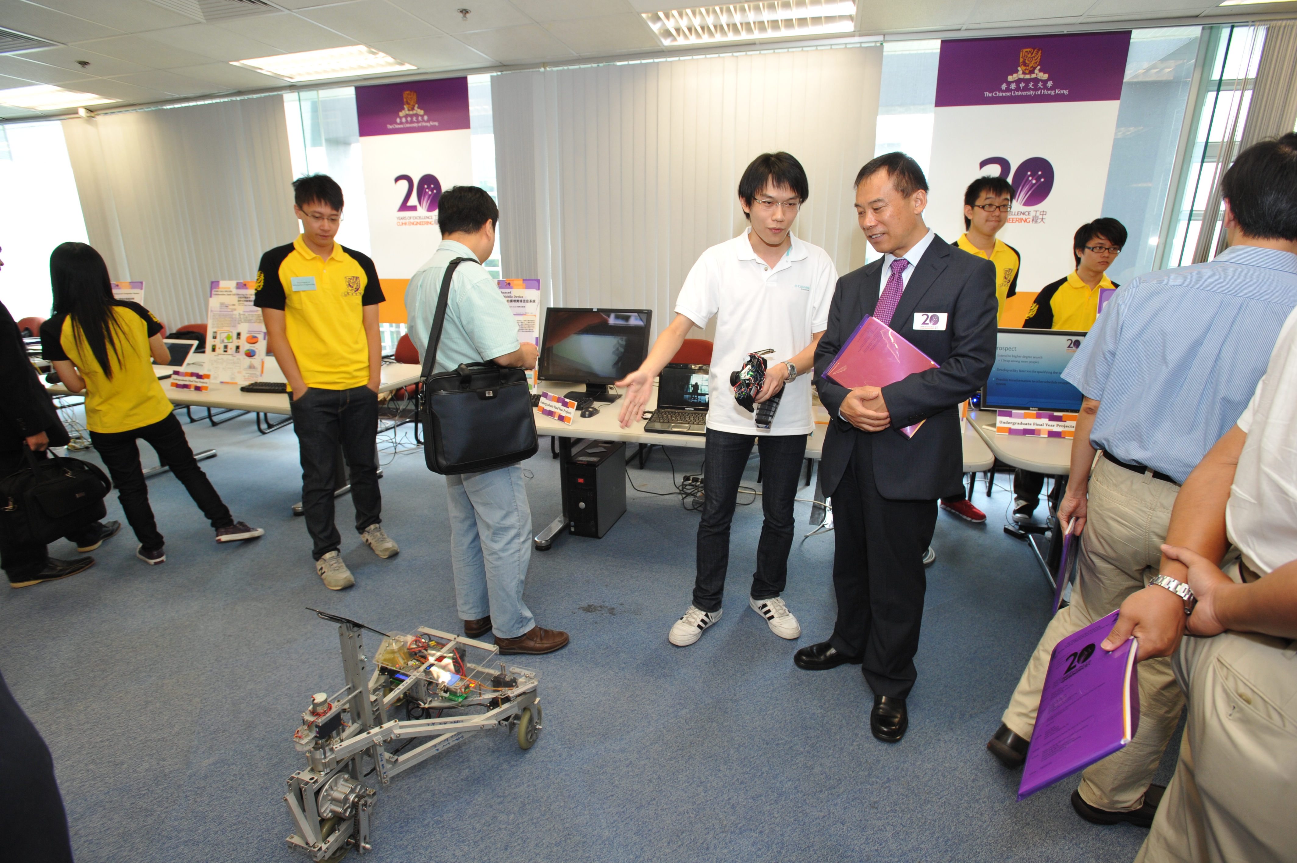 CUHK Faculty of Engineering showcases new innovative research projects by its faculty members and students in the Innovation and Technology Fair.