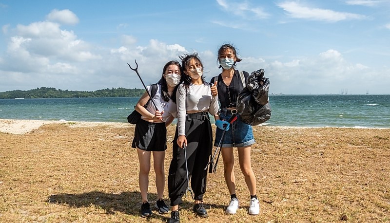 Kicking off a good start of the year by cleaning up a beach in Singapore. 