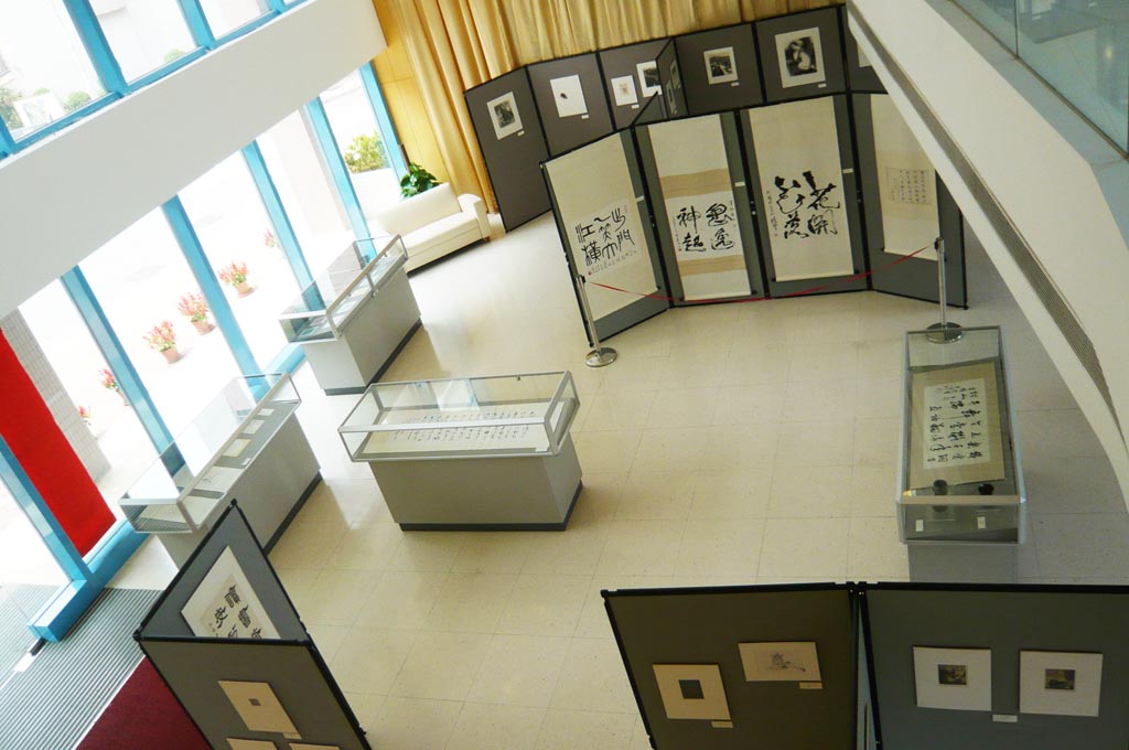 An Exhibition entitled “60+/60+”, was held to feature Professor Hon Ching Lee’s collection of works gifted by his teachers, friends and students over 60 years.