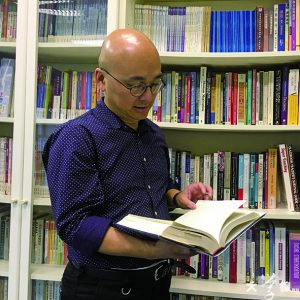 香港通識教育教師聯會主席賴得鐘認為,不少老師有壓力,就算覺得「釘牌」並非易事,都會「多一事不如少一事」,免惹麻煩。(何家朗攝)