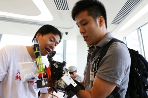 Au Kai-chun is testing his 3D-printed artificial arm.