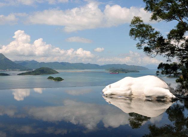 Horace grants as much liberty to the painter as to the poet by saying that they have always had an equal right to dare to do whatever they wanted. Hence the presence of a polar bear on our sub-tropical hilltop, at the New Asia campus, which was part of a nature-themed sculpture exhibition during the summer of 2010.