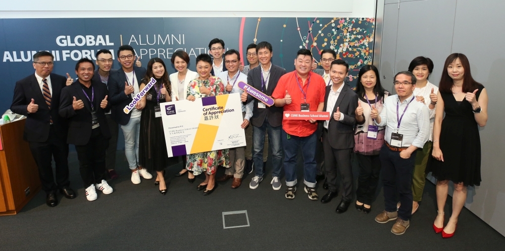 During the award presentation, alumni awardees from various BBA programmes happily take a group photo with Dean Prof. Kalok Chan (far left); Ms. Gentiana Cheung (6th from left), Director of BBA in Hospitality and Real Estate Programme; Prof. Andy Wong (6th from right), Associate Dean of Undergraduate Studies; Ms. Florence Lai (4th from right), Administrative Director of Alumni and Corporate Affairs Office; and Ms. Elaine Tam (2nd from right), Administrative Director of Undergraduate Office.