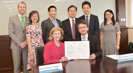 CUHK Approves First Student Exchange Programme on Integrative Medicine with U of Toronto Promoting Development of Integrative Medicine in Hong Kong and Canada