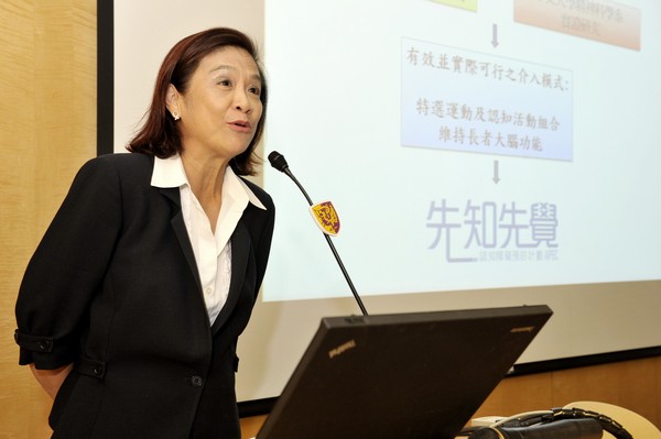 李國賢基金會董事李黃眉波女士建議政府投放資源,鼓勵市民積極預防,減少認知障礙症對自己、家人及社會的威脅