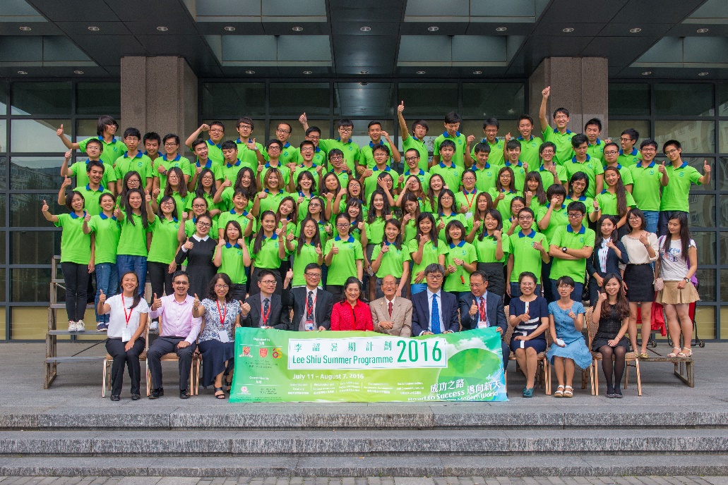 A group photo after the closing ceremony of the programme.