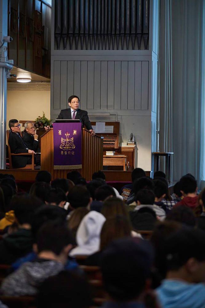 In the College Assembly, Prof. Kuan spoke on the topic “The Years have been Miserable: No One is Destined to be a Loser”.