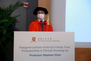 Professor Stephen Chan delivers his inaugural lecture as the Ip’s Family Trust Professor in Clinical Oncology, titled “A Joyful Prescription”, expressing his determination to alleviate the suffering of cancer patients through clinical research.