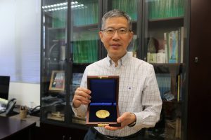 Professor Raymond Yeung has been awarded the IEEE Richard W. Hamming Medal.