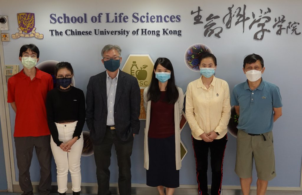 The research team is led by Professor Xiaohong ZHUANG (third from the right), in collaboration with Professor Kam Bo WONG(third from the left) and Professor Liwen JIANG (first from the right).