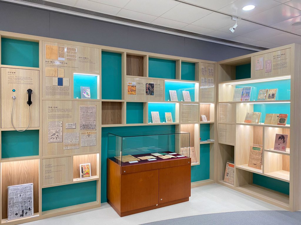 In the “Newspapers and Magazines” area, precious collections of newspapers, supplements and periodicals by the library are displayed. Copies of them are set up for visitors to read.