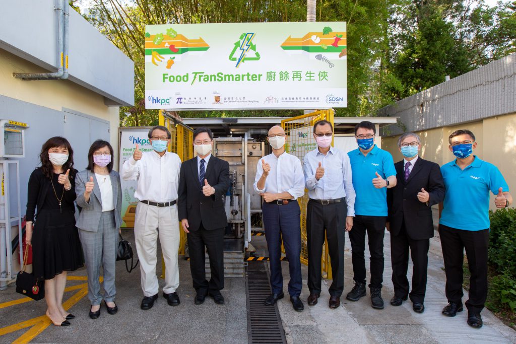 Mr Wong Kam-sing, Secretary for the Environment (centre); Mr Alfred Sit, Secretary for Innovation and Technology (fourth from left); Dr David Chung, Under Secretary for Innovation and Technology (second from right) and Ms Rebecca Pun, Commissioner for Innovation and Technology of the HKSAR Government (second from left); were accompanied by Dr Lawrence Cheung, Chief Innovation Officer of HKPC (third from right); Professor Rocky Tuan, Vice-Chancellor and President of CUHK (third from left), Mr Eric Ng, Vice-President (Administration) and University Secretary of CUHK (fourth from right), and Mrs Cecilia Lam, Chief Sustainability Officer, and Director, Social Responsibility and Sustainable Development Office of CUHK (first from left) and Dr Anthony Ma, Principal Consultant, Green Living and Innovation of HKPC (first from right) to visit “Food TranSmarter” at CUHK. Through demonstration of food waste tipping and treatment, and slurry transportation processes, they acquired a better understanding on how “Food TranSmarter” offers a simple, clean and hygienic solution to the collection and shipping of food waste.