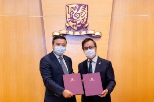 Professor Alan K.L. Chan, Acting Vice-Chancellor of CUHK (right) and Mr. Chen Ying, Chief Executive Officer of CR Enterprise (left) sign a cooperation framework agreement.