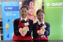 The champion team came up with the idea of using algae to produce an “artificial leaf” which can simulate photosynthesis of green leaves, helping mitigate the impacts of climate change.