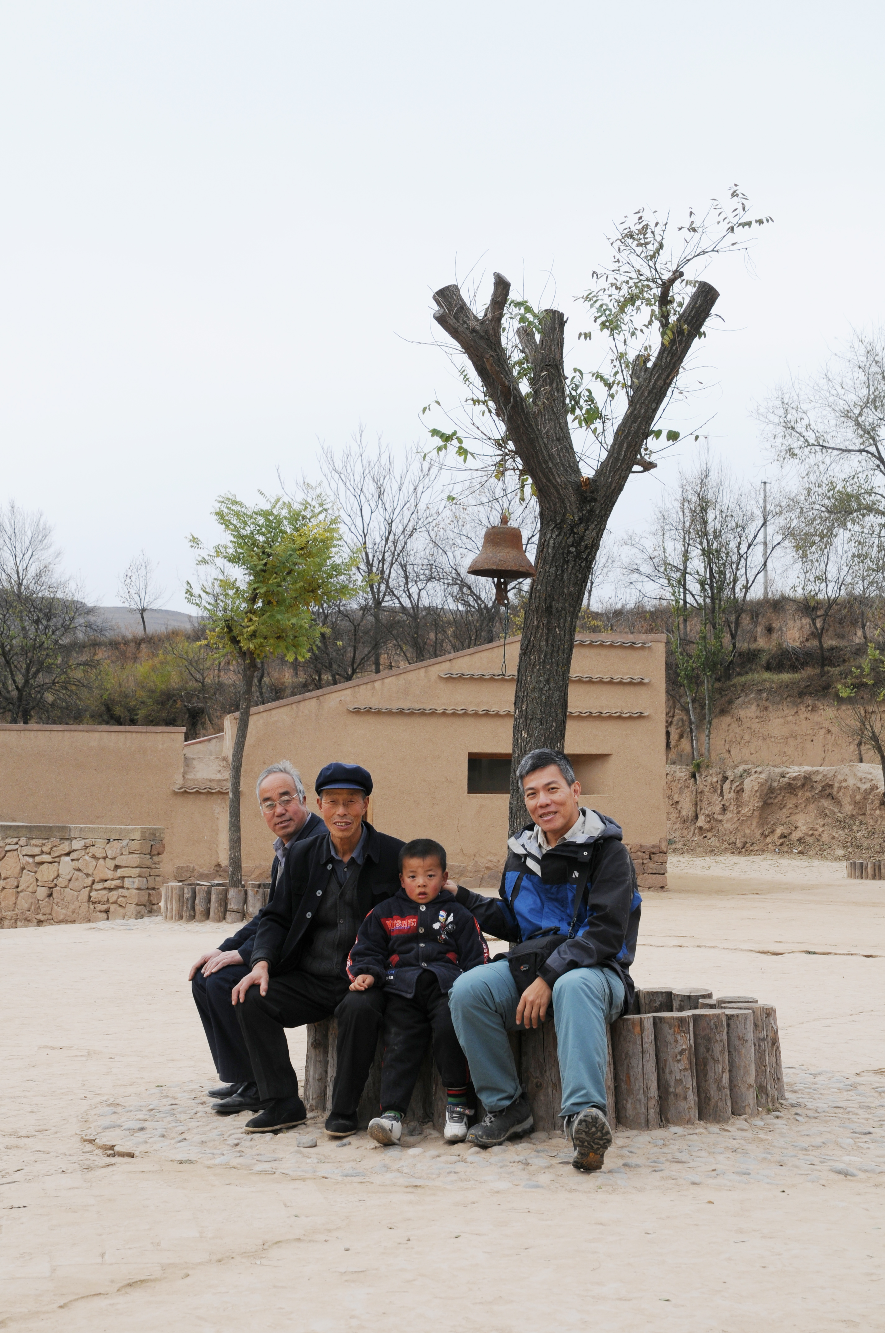 Prof. Edward Ng (right) with a student and his family members at the school