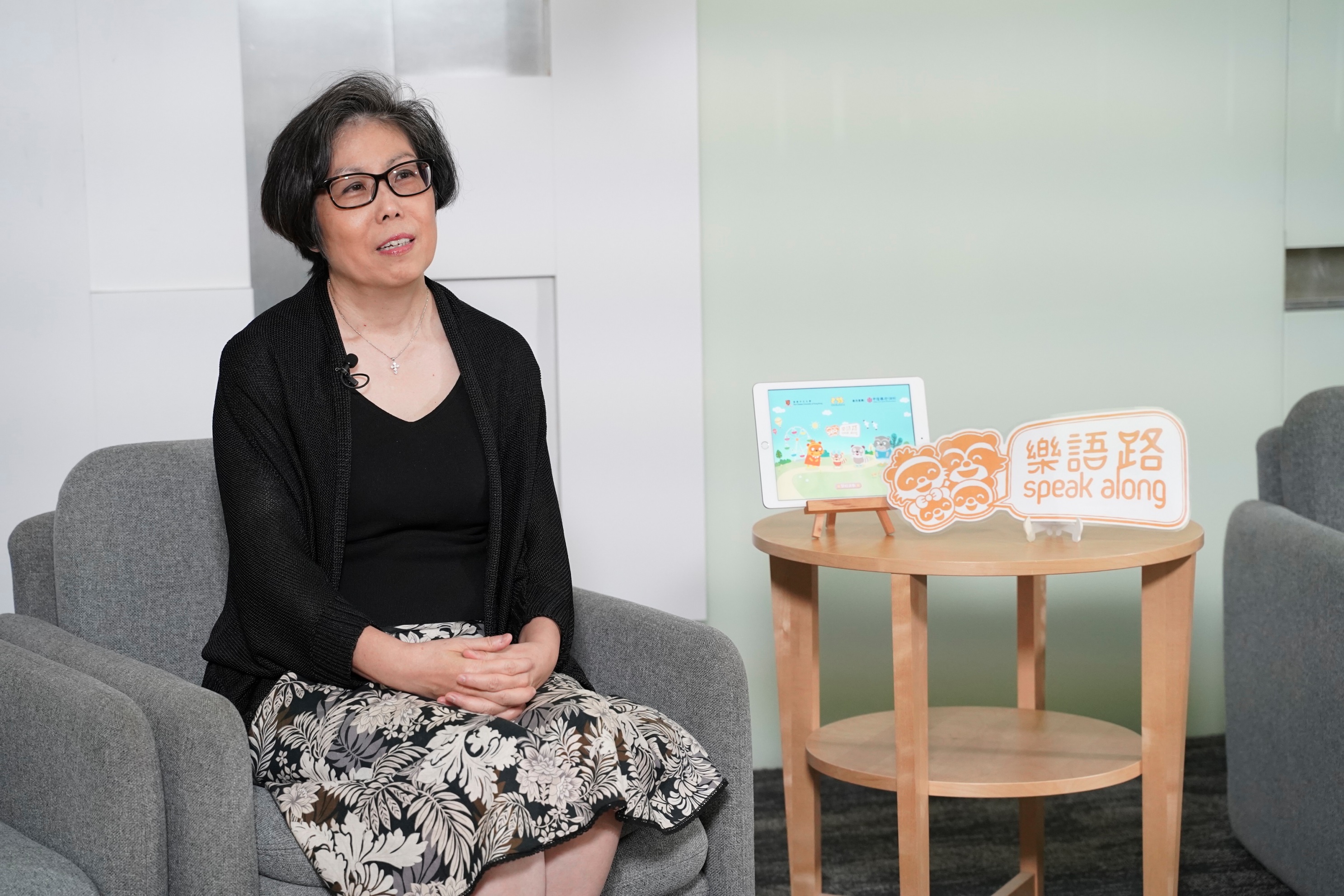 Professor Gladys TANG, Director of CSLDS, CUHK, was deeply honoured to receive the award.