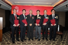 From left: Prof. David Karl BANFIELD (Division of Life Science, HKUST), Prof. Henry CHAN Lik-yuen, Mr. Michael SUEN Ming-yeung, Prof. John LUI Chi-shing, Prof. Lawrence WONG Ka-sing, and Prof. YANG Tong (Department of Mathematics, CityU)