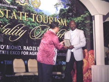 Prof. Marafa (right) receives the award from Yb. Dato Mohammed Radzi Manan, chairman, Perak State Exco for Agriculture, Tourism and Culture