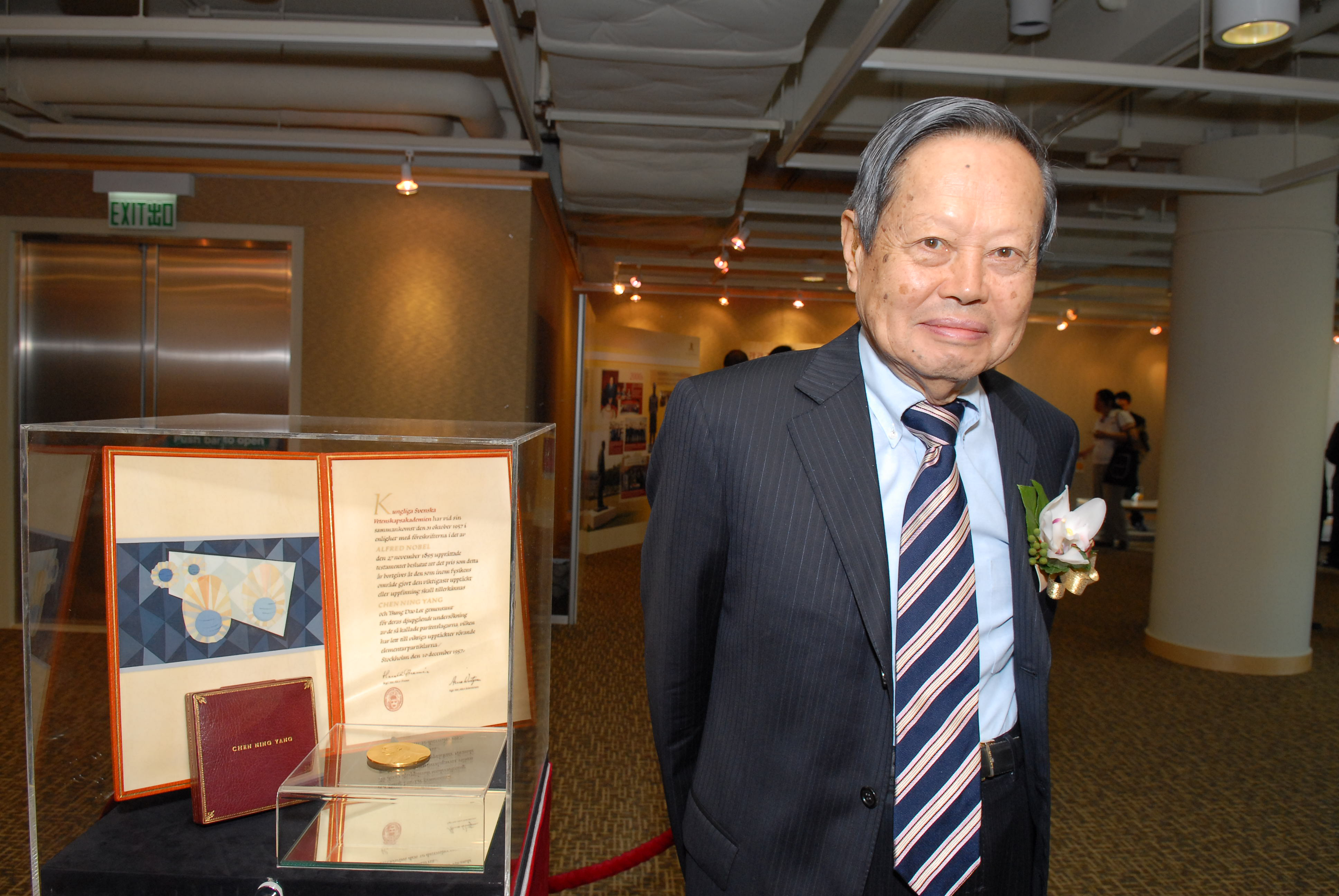 Professor Yang Chen Ning's Nobel medal is on public display to mark the 50th anniversary of his winning the Nobel prize