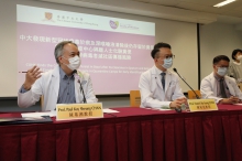 中大醫學院分析來自本港14名確診新型肺炎患者的逾300個樣本，揭示全部患者的大便都驗出新型冠狀病毒。(左起) 中大醫學院微生物學系系主任陳基湘教授、院長兼腸道微生物群研究中心主任陳家亮教授，以及內科及藥物治療學系系主任許樹昌教授。