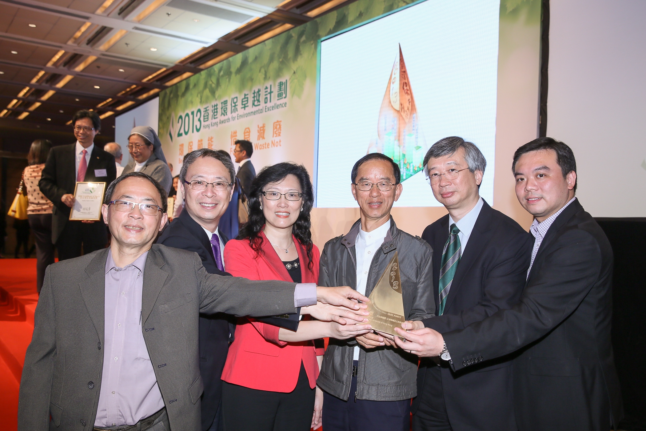 (From left) Mr. Benny Tam, Director of Estates Management; Prof. Chu Lee-man, Chairman of the Committee on Campus Environment; Ms. Vivian Ho, Director of Campus Planning and Sustainability; Mr. Lam Chiu-ying, Chairman of Environmental Campaign Committee; Prof. Fung Tung, Associate Vice-President;  Mr. Jor Fan, Environmental Sustainability Manager of Estates Management Office