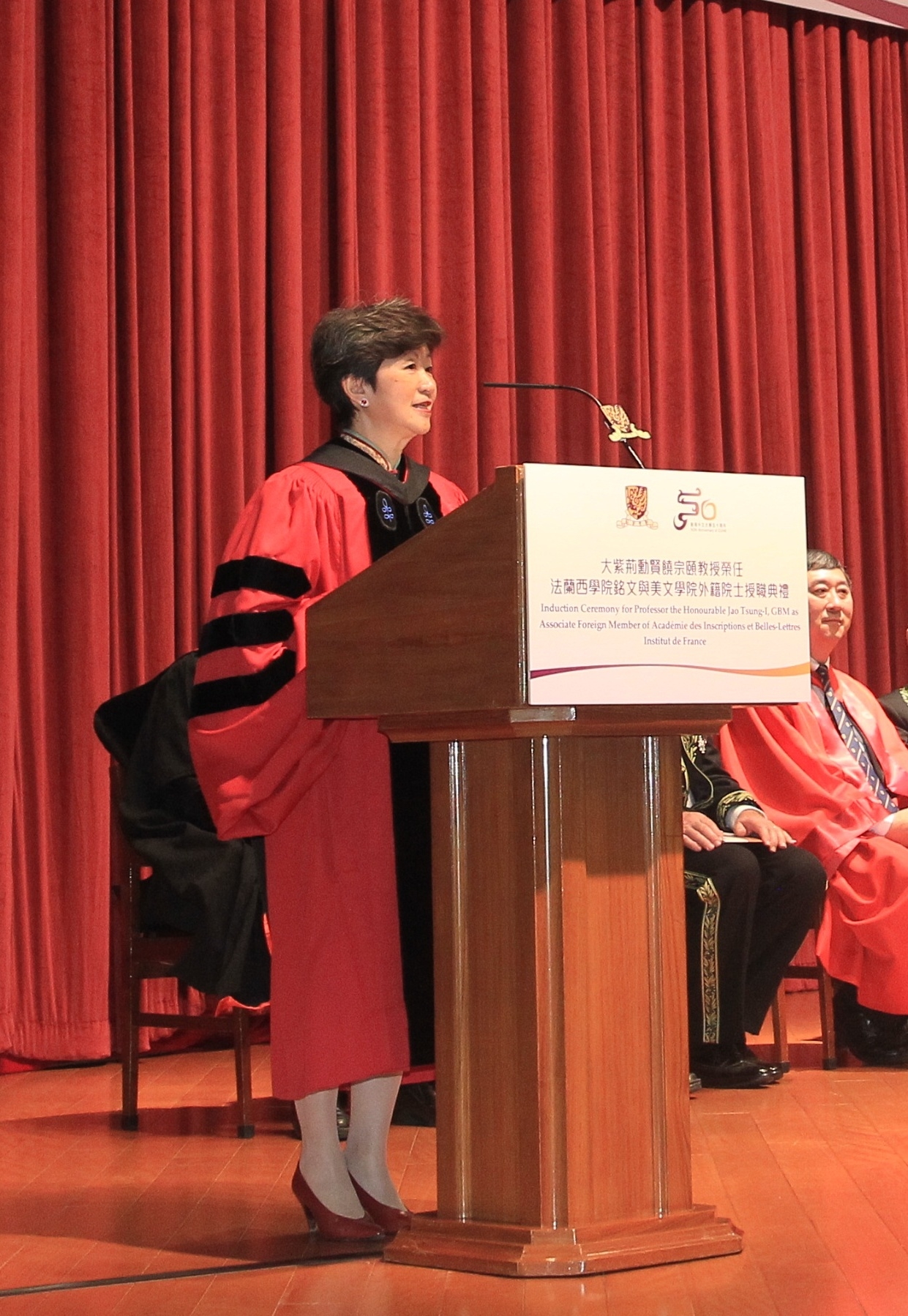 Prof. Jenny So, Professor of Fine Arts, and Director of Art Museum of Institute of Chinese Studies, CUHK represents Prof. Jao Tsung-I to deliver a vote of thanks.