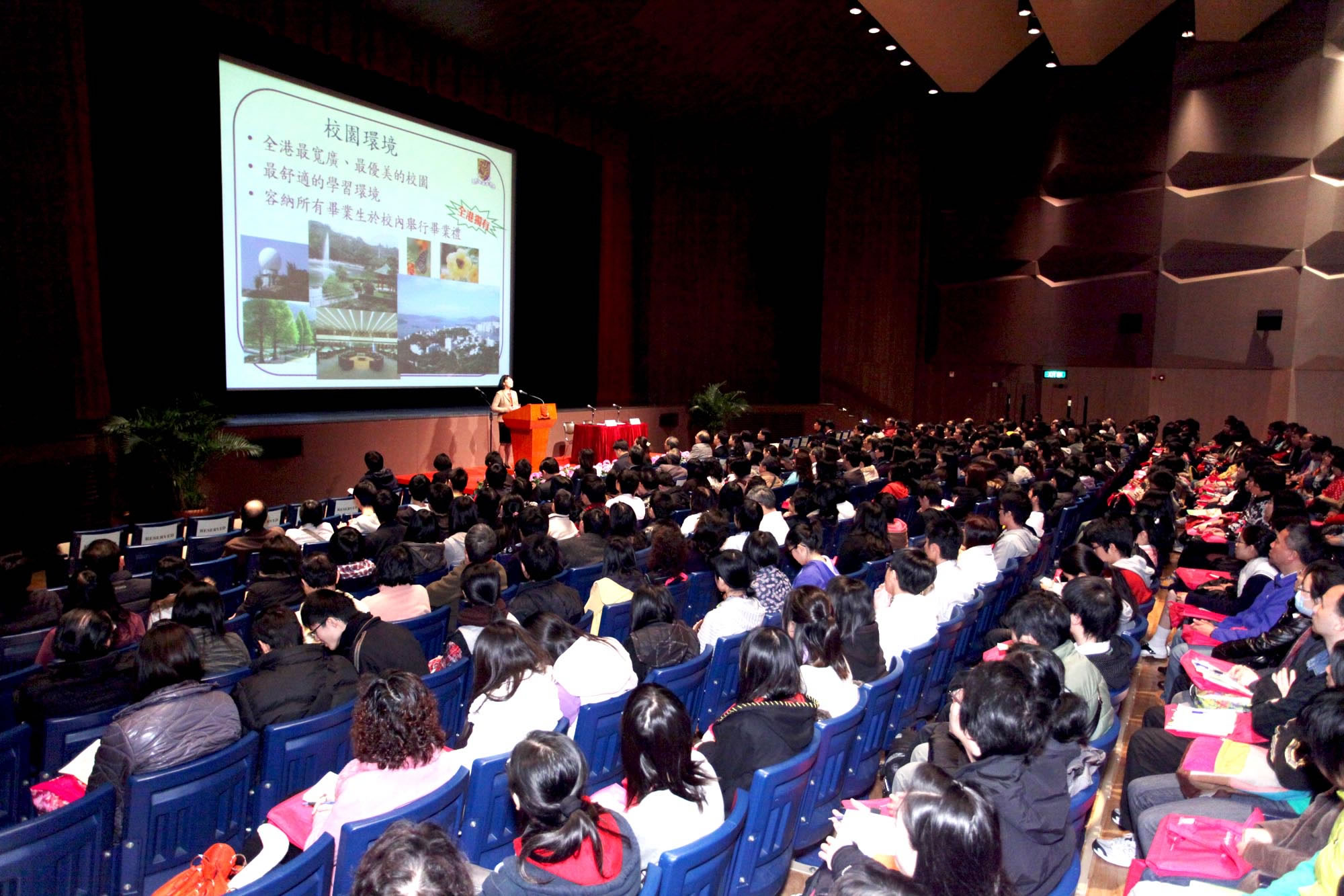 中大中六生优先录取计划资讯日吸引近八百名中六同学和家长出席，气氛热烈