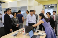 Mr. LI Meng, Vice Minister of Ministry of Science and Technology visits the InnoHub.