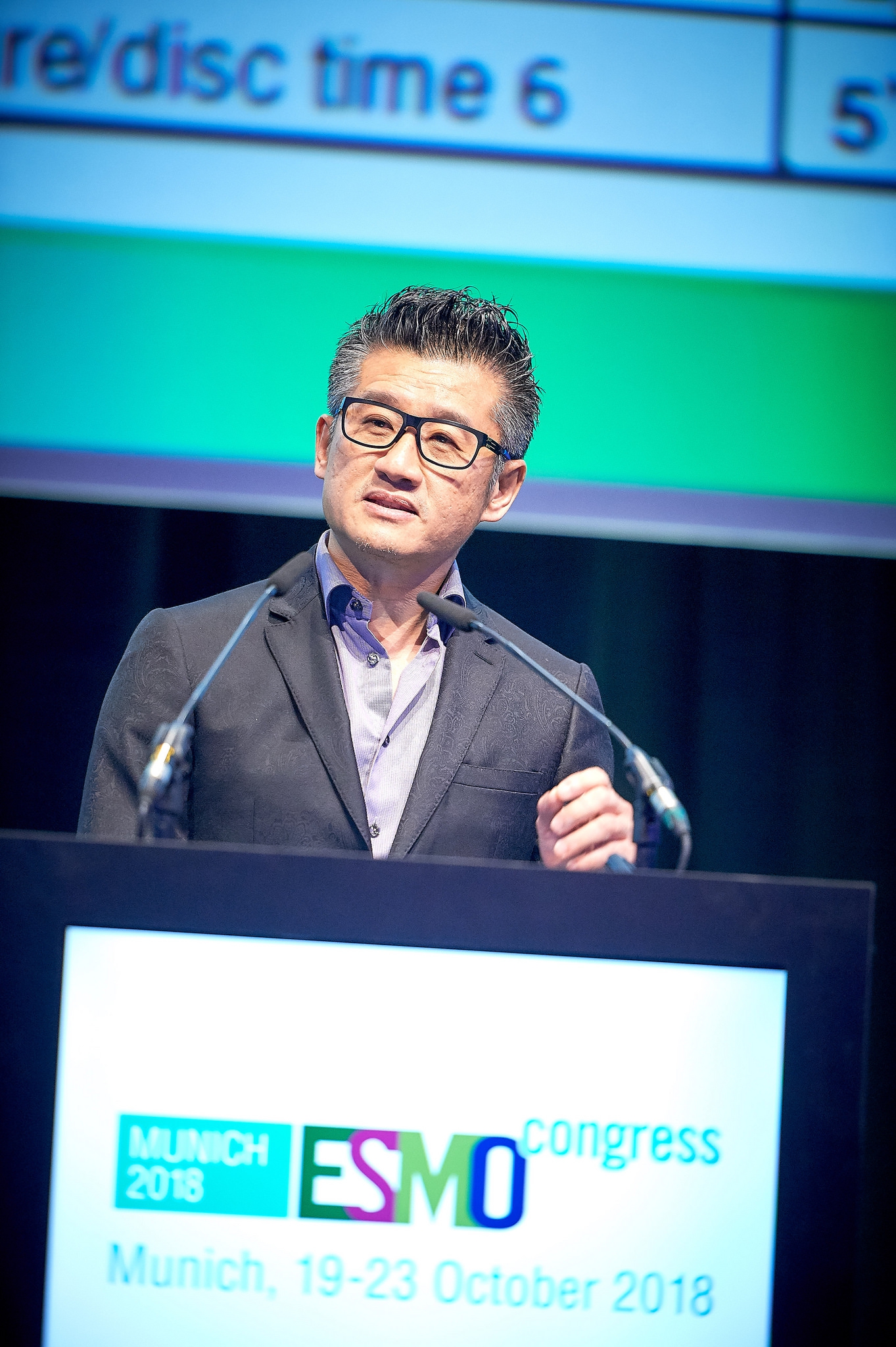 Professor Tony Mok highlights the significance of “friendship” and “collaboration” at the award presentation ceremony. He said, “As a clinician-scientist, my duty is to create hope for patients. My achievement is to create hope with likeminded friends.”
(Photo courtesy of the ESMO)