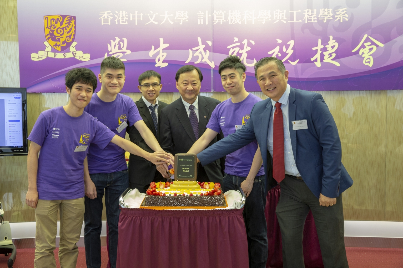 Prof. Benjamin Wah, Provost of CUHK (3rd from right); Prof. Irwin King, Associate Dean (Education), Faculty of Engineering (1st from right); Prof. Chan Siu On, Assistant Professor of the Department of Computer Science and Engineering (3rd from left); celebrate with Ho Ngan-Hang (1s  from left), Yik Wai-Pan (2nd from right) and Poon Lik-Hang (2nd from left) from the CUHK Programming Team for winning a bronze medal at the 43rd Annual World Finals of the International Collegiate Programming Contest.