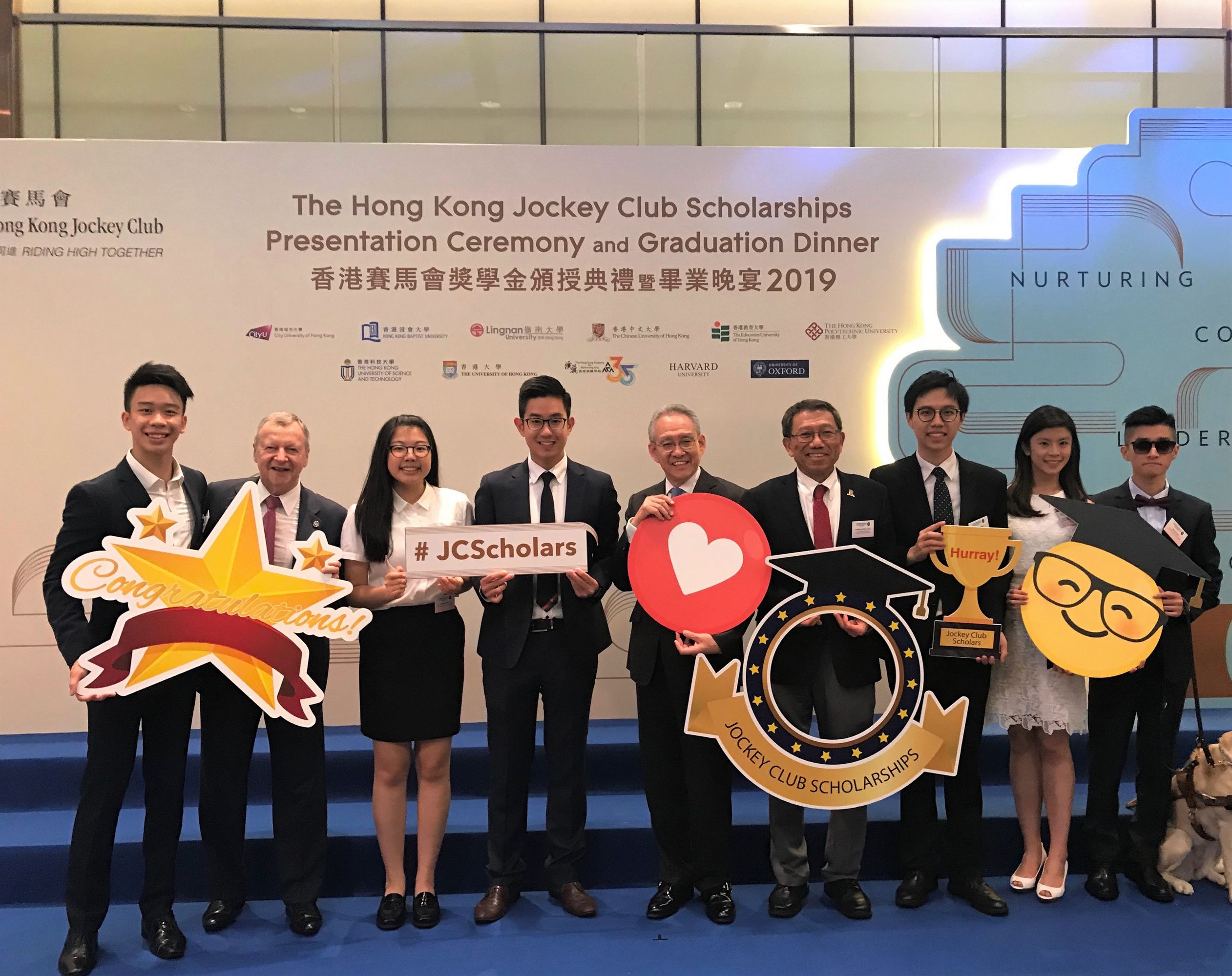 Dr Anthony W K Chow, Chairman of HKJC (middle), Mr Winfried Engelbrecht-Bresges, CEO of HKJC (2nd left), Professor Rocky S. Tuan, Vice-Chancellor and President of CUHK (4th right) and recipients of The Hong Kong Jockey Club Scholarships from CUHK.