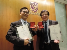 Prof. Ho Che-wah (right) and Prof. Cheng Hon-ki Christopher, awardees of Vice-Chancellor’s Exemplary Teaching Award 2013, share their teaching experience.