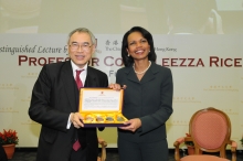 CUHK Vice-Chancellor Prof. Lawrence J. Lau presents a souvenir to Professor Rice