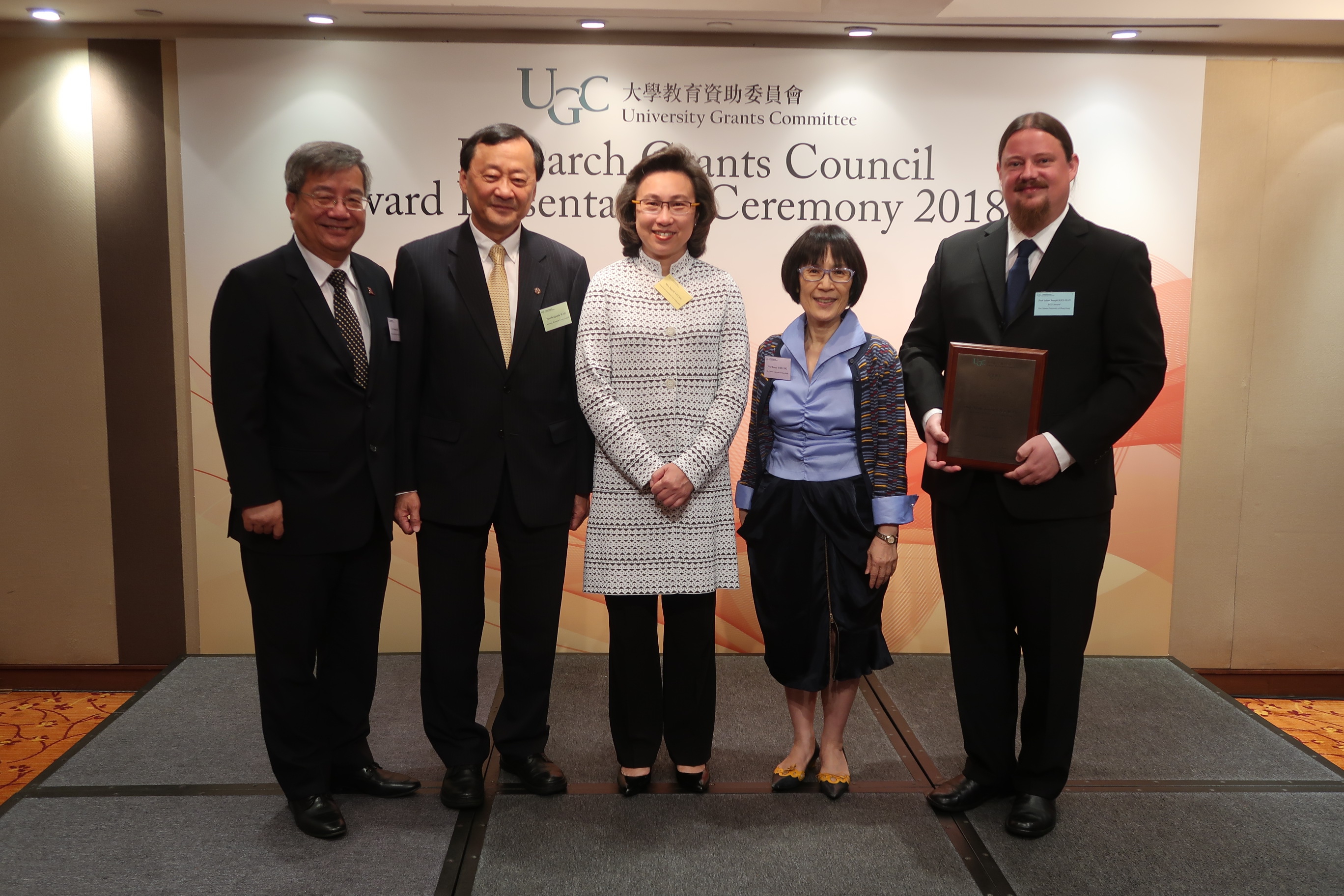 Mrs. Ingrid Yeung (centre), Permanent Secretary for Education, Prof. Benjamin Wah (2nd left), Provost, Prof. Fanny Cheung (2nd right), Pro-Vice-Chancellor / Vice-President and Dr. Lee Chi Ming (1st left), Director of Office of Research and Knowledge Transfer Services of CUHK congratulated Prof. Adam Kielman (1st right) being awarded the Early Career Award