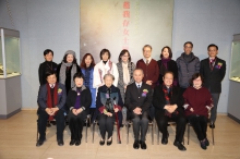 Ms. Wo-chun Fan and Prof. Fok Tai-fai pose for a group photo with guests.