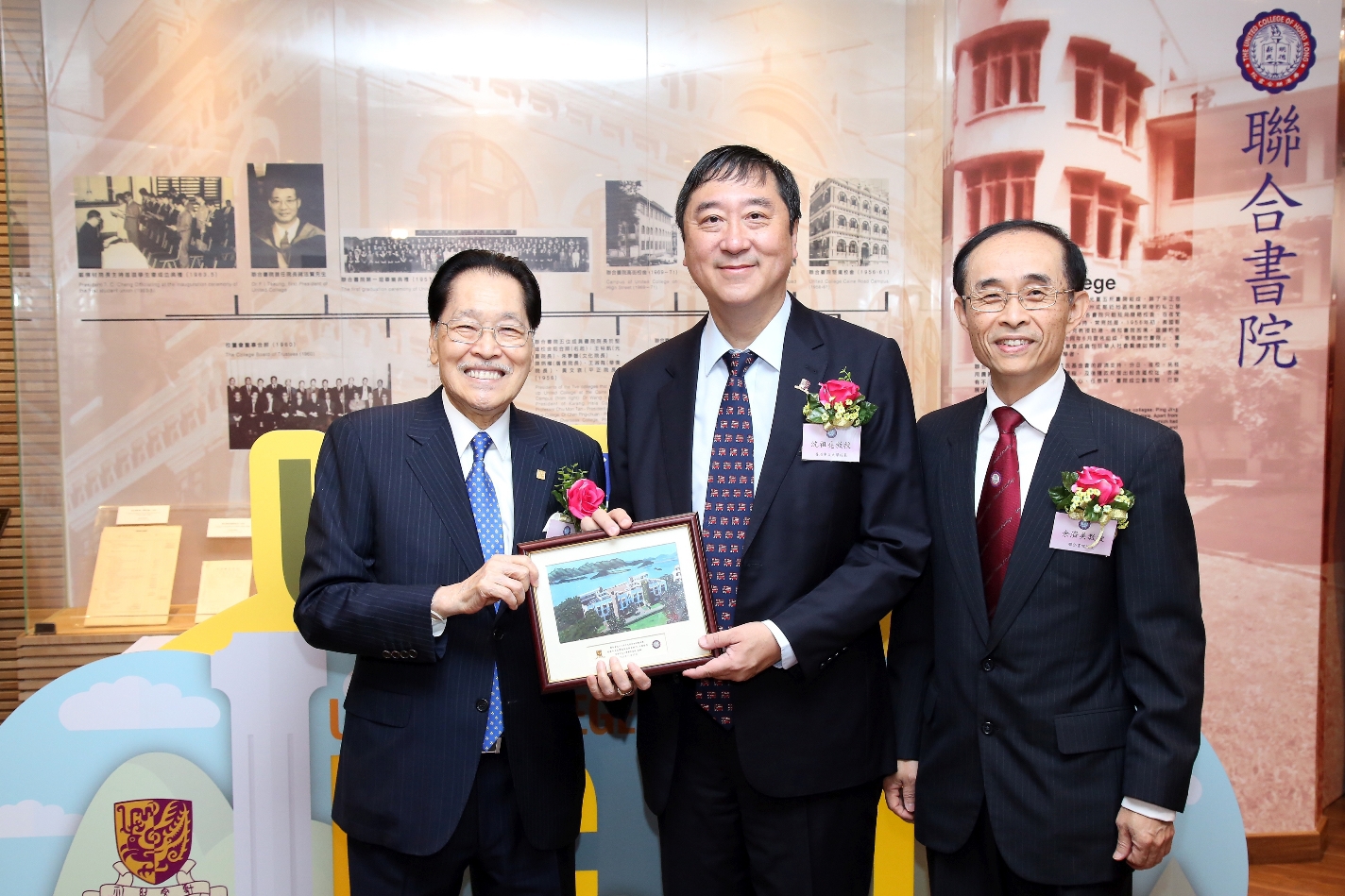 Dr. Thomas H.C. Cheung, Chairman of the United College Board of Trustee (left) presents a souvenir to Prof. Joseph J.Y. Sung, Vice-Chancellor and President of CUHK (middle), accompanied by Prof. Jimmy C.M. Yu, Head of United College.