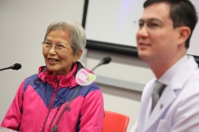 Ms CHENG (left) states that she could speak naturally  after receiving the single-port robotic-assisted surgery to remove the tumor under her tongue.