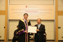 Prof. Joseph JY Sung presents a certificate of appreciation to Mr. Patrick Huen, donor of Patrick Huen Wing Ming Professorship of Systems Engineering and Engineering Management.