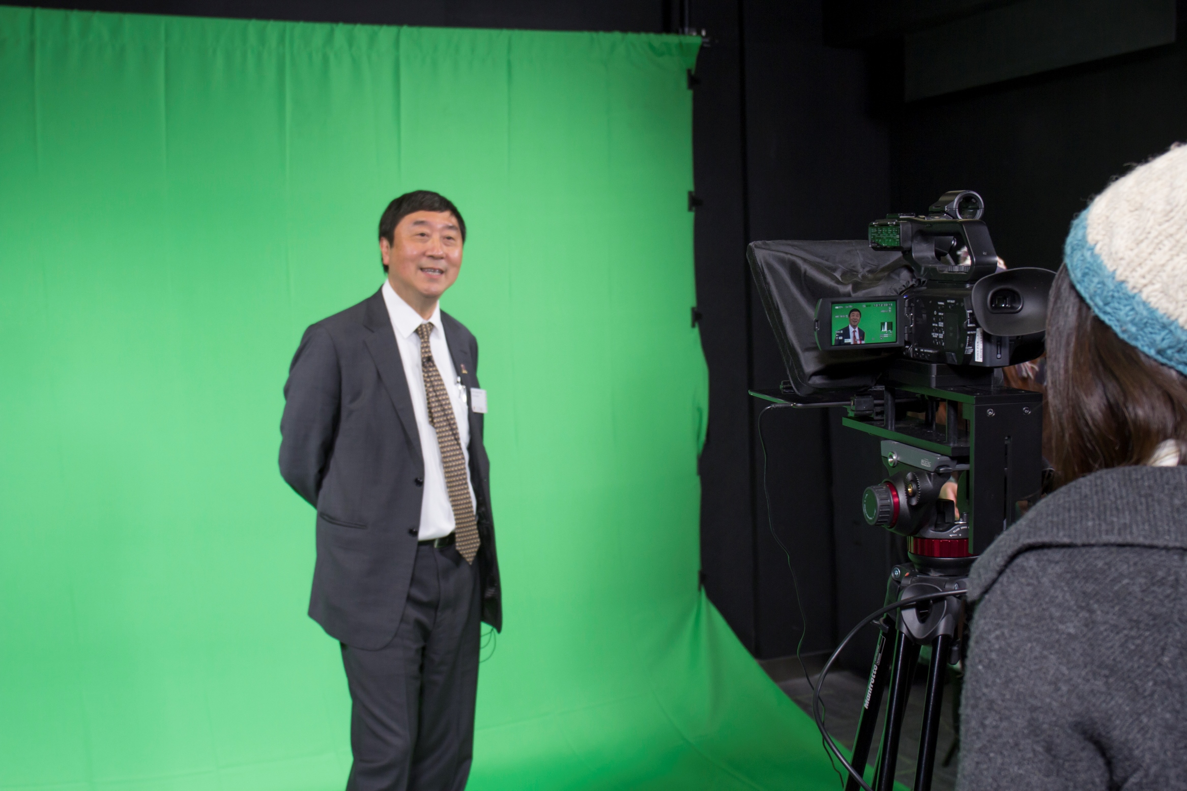 Prof. Sung experiences filming in front of the Chroma-key background.