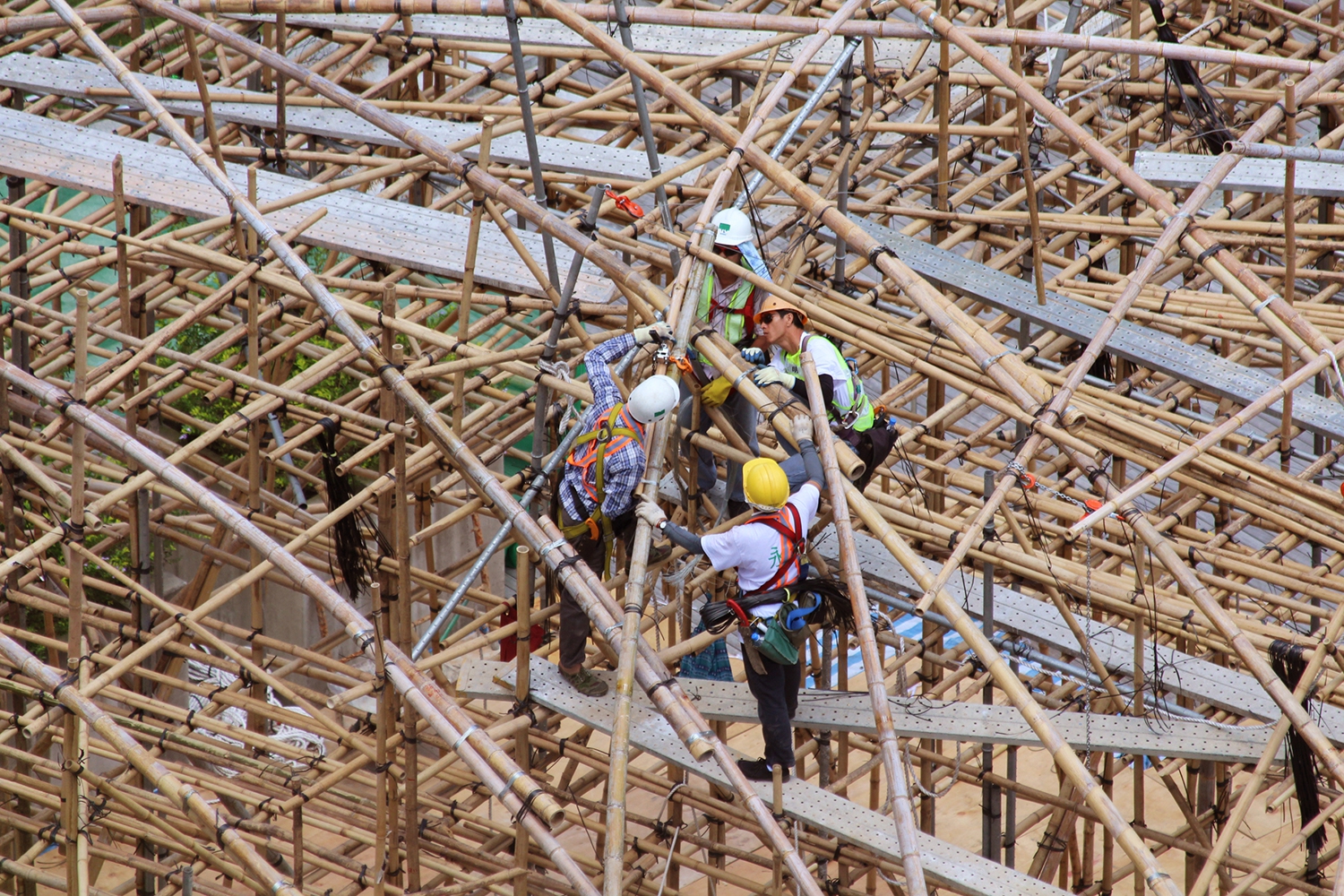 「竹亭」是以廣東傳統搭棚技術建成。