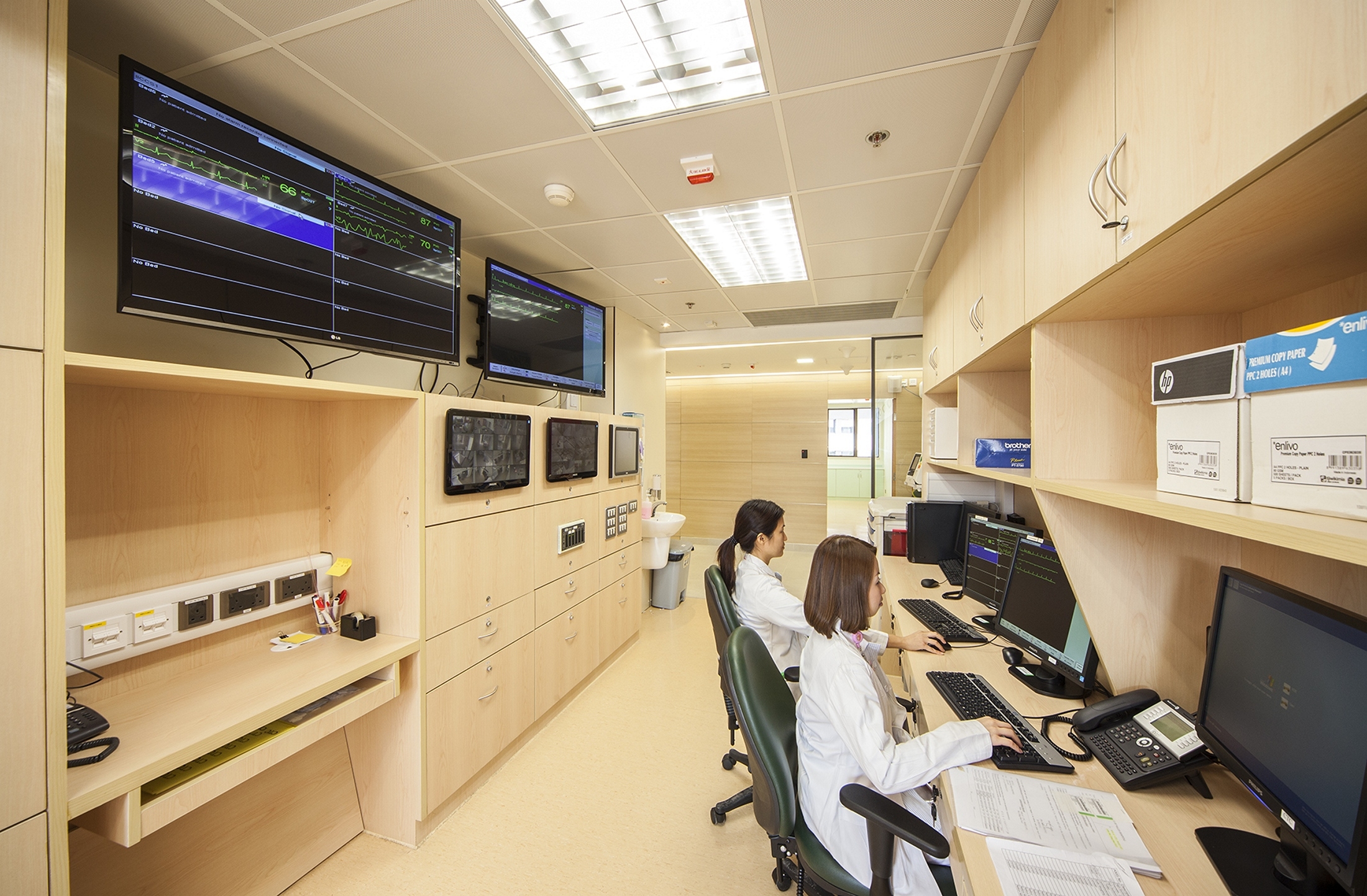 CUHK Phase I Clinical Trial Centre is equipped with mobile medical monitoring and surveillance connected to nursing stations and staff room to ensure patient safety.