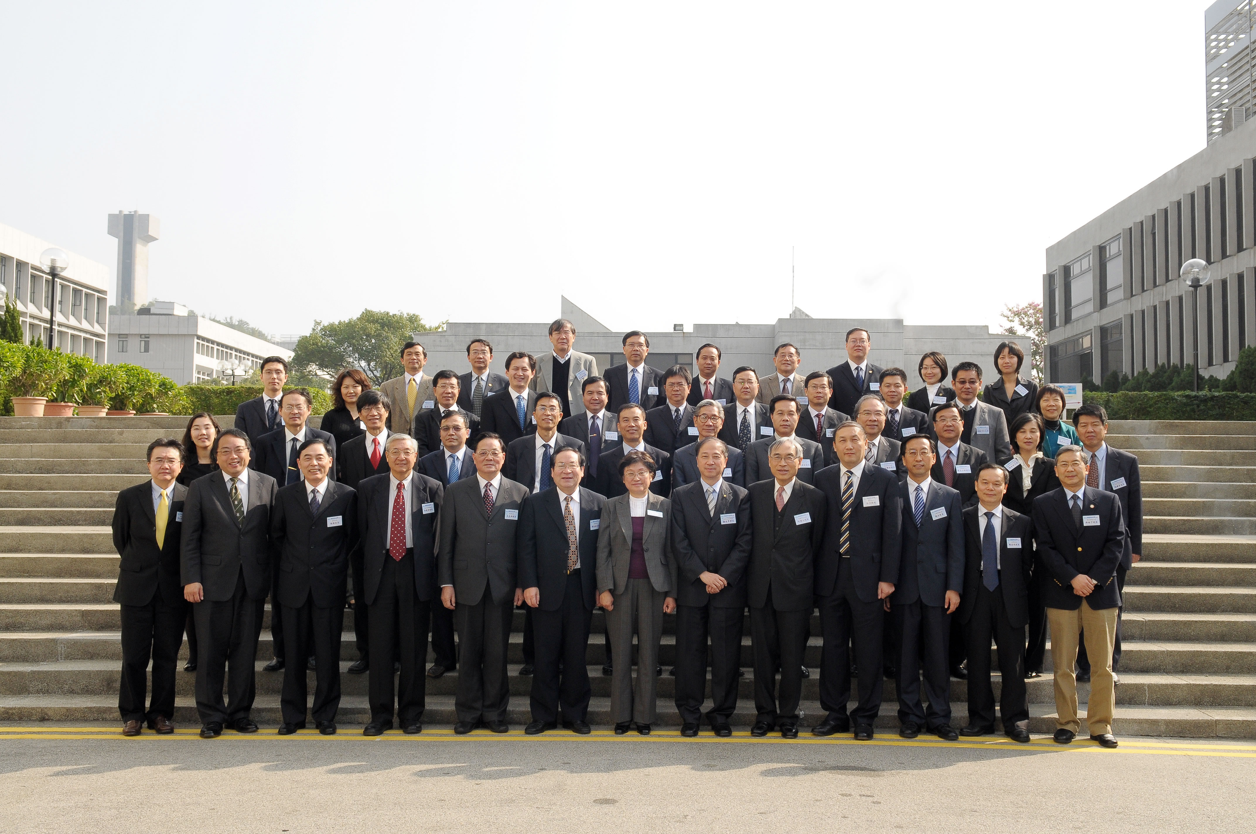 The heads and delegates of 10 member universities of the Association of University Presidents of China (AUPC) attending the 2008 Meeting and Presidents’ Forum at CUHK