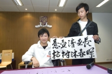 Dai Guo-hong doing Chinese calligraphy