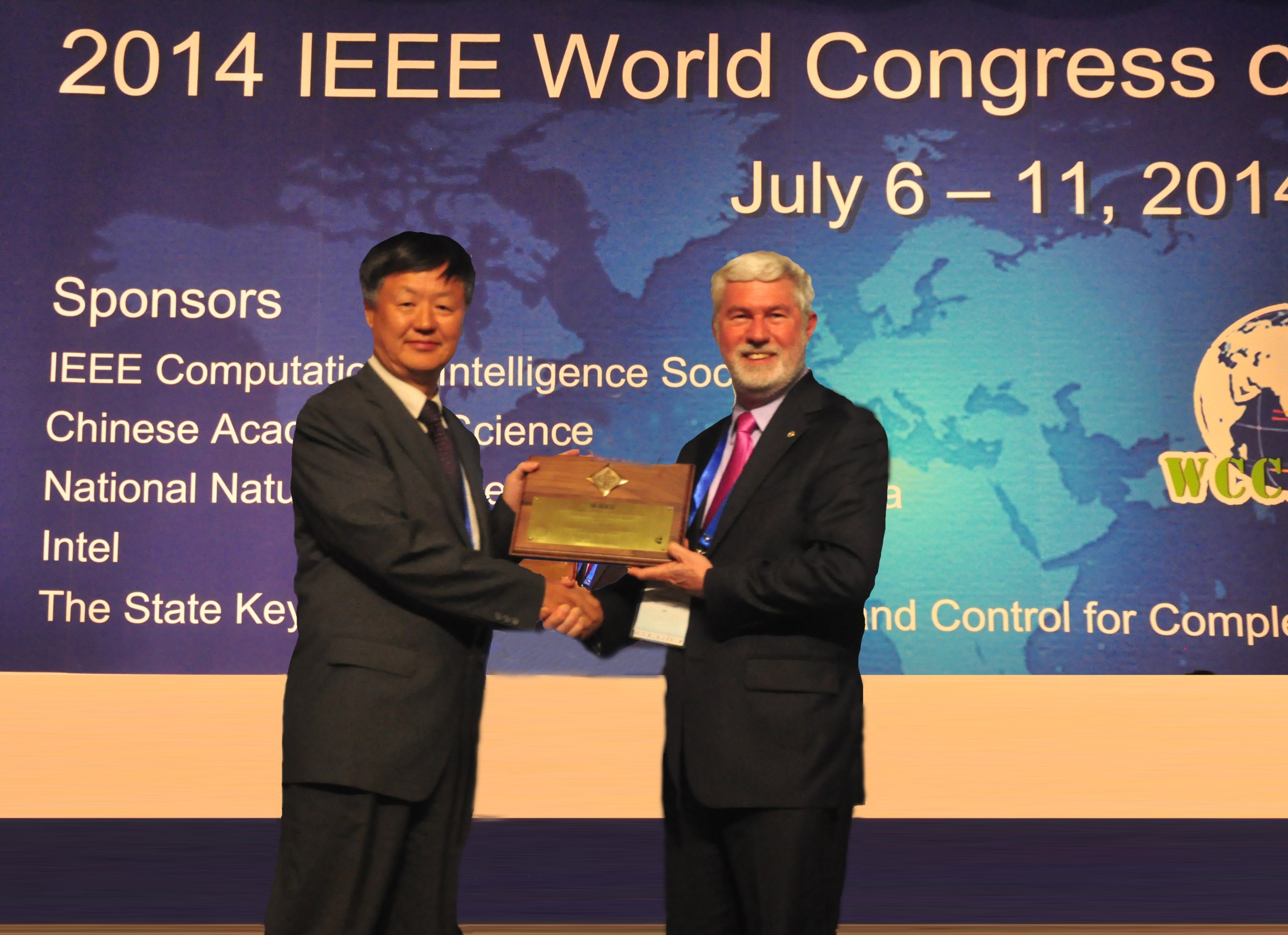 Prof. Wang Jun, MAE Department, CUHK (left) received the ‘Neural Networks Pioneer Award’ at the biennial IEEE World Congress on Computational Intelligence.