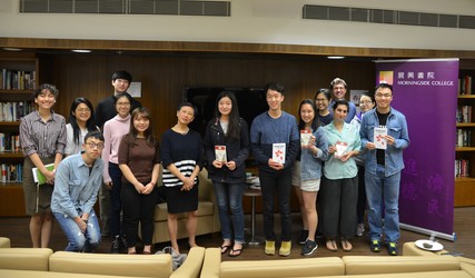 Xu Xi poses with the attendees of the event