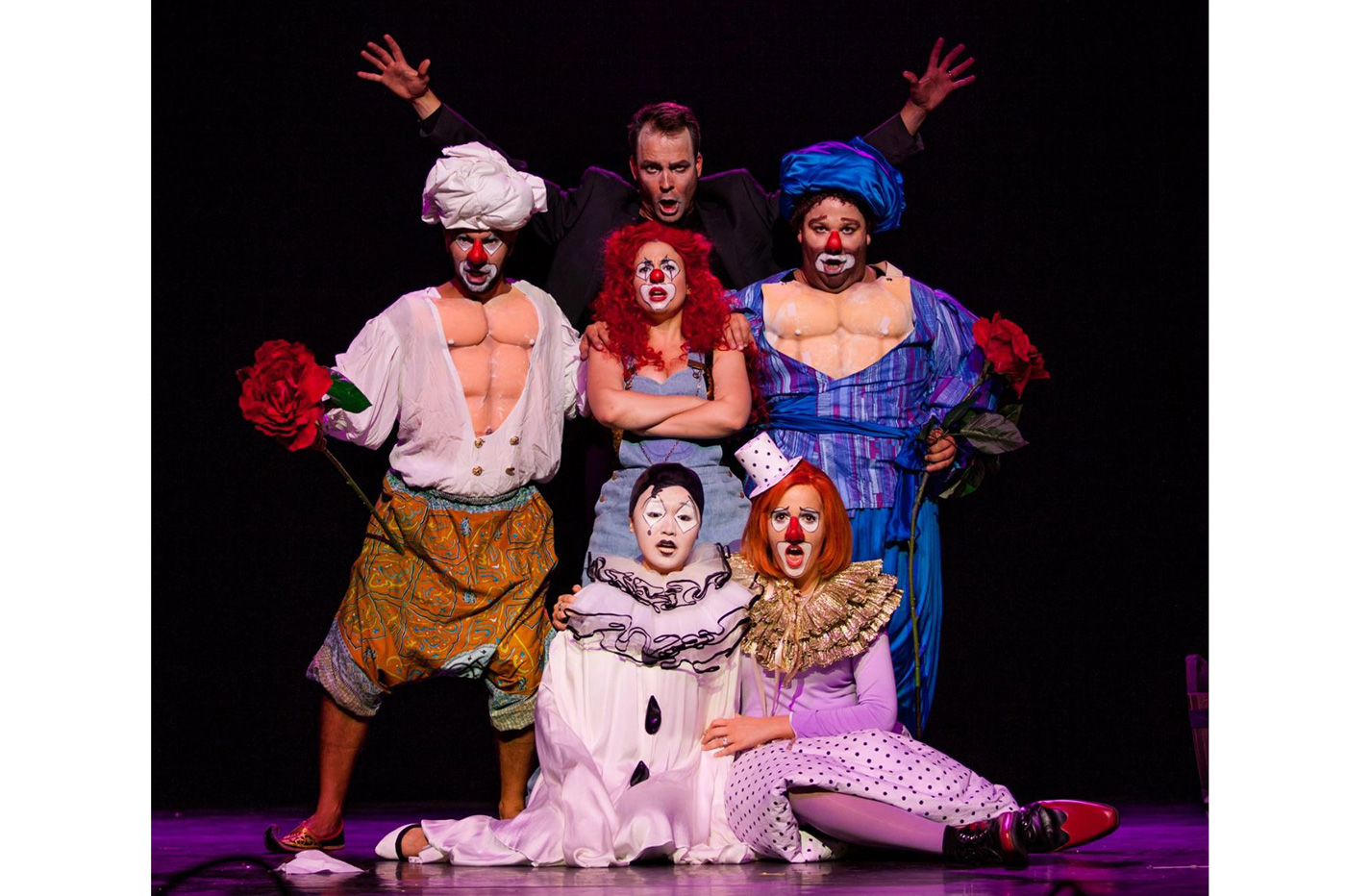 Louise Kwong <em>(left, front row)</em> playing Fiordiligi in <em>Cos</em><em>ì</em><em> fan tutte</em>
