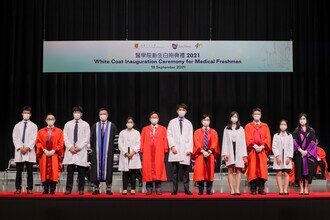 Group photo of procession members and medical freshmen at the Coating Ceremony