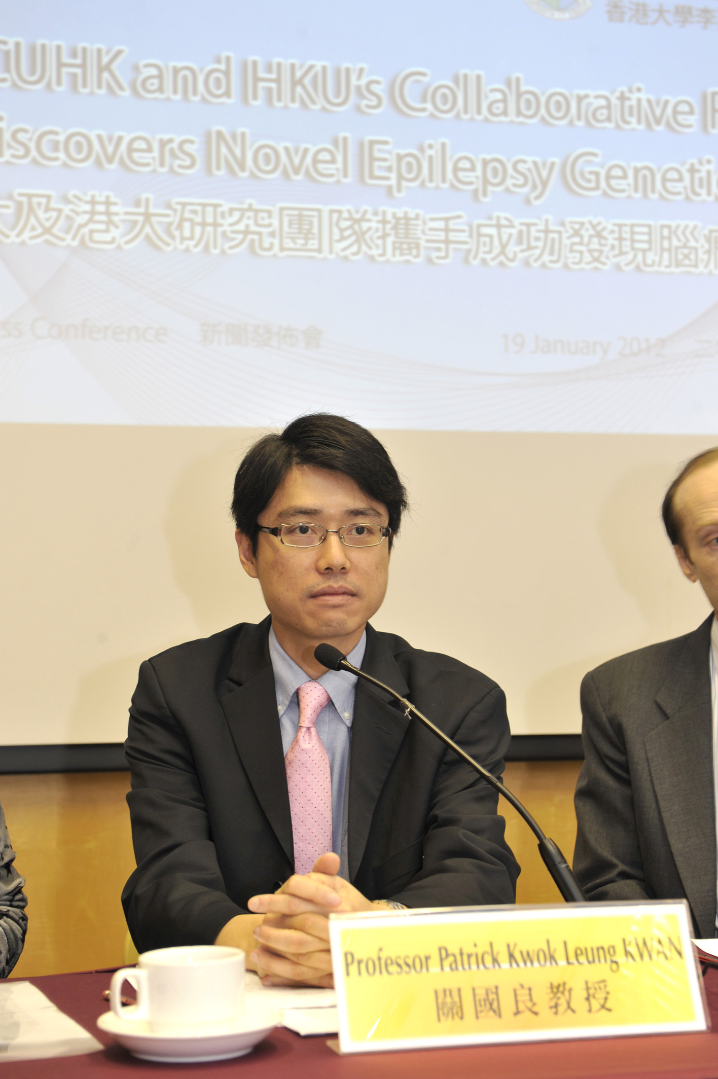 Dr. Patrick KWAN, Honorary Clinical Associate Professor, Department of Medicine and Therapeutics, CUHK presented results of the collaborative genome-wide association study with The University of Hong Kong to investigate the genetic markers susceptible to epilepsy between patients and people without epilepsy, which is the first study worldwide that successfully found genetic markers for epilepsy using the advanced technology