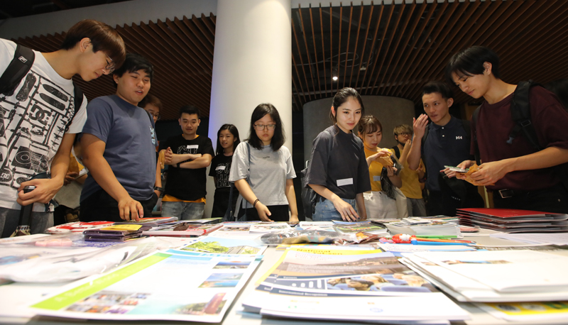 Students are eager to learn more about exchange opportunities offered by CUHK.